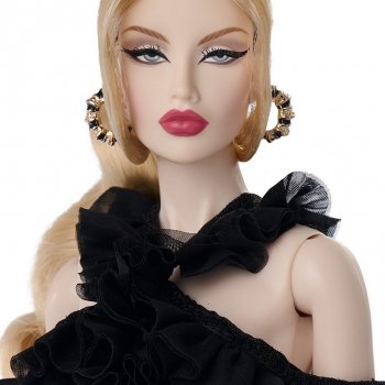 Амелин Перрин «Mystic Moon» от Джейсона Ву (W Club 2026)