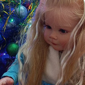 У ёлки 🎄🎄🎄