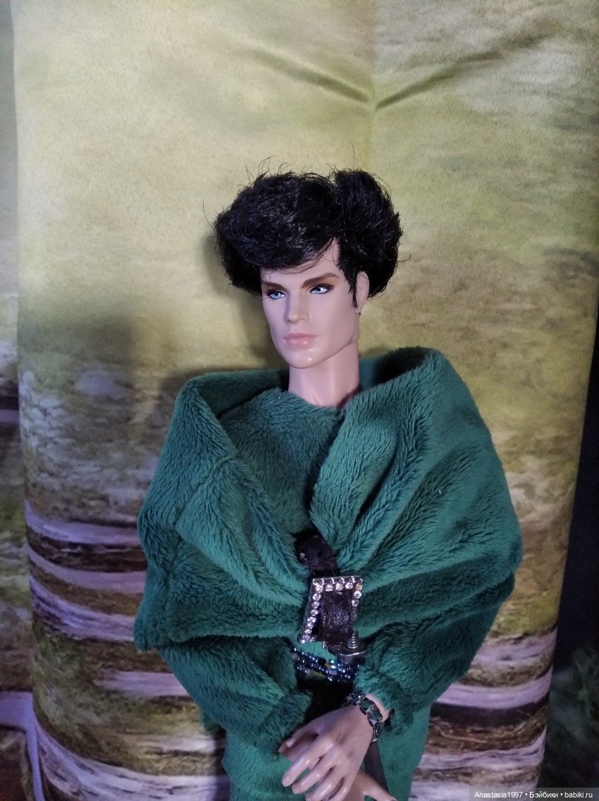 Новичок Адонис и парни фирмы IT