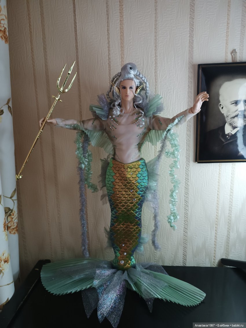 Подводный владыка приплыл