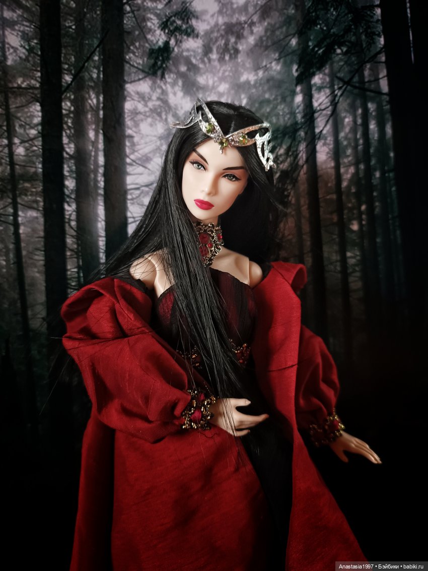 Брюнеток в строю прибавилось