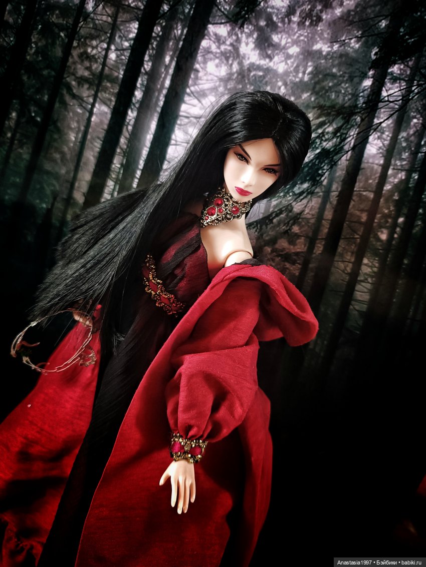 Брюнеток в строю прибавилось