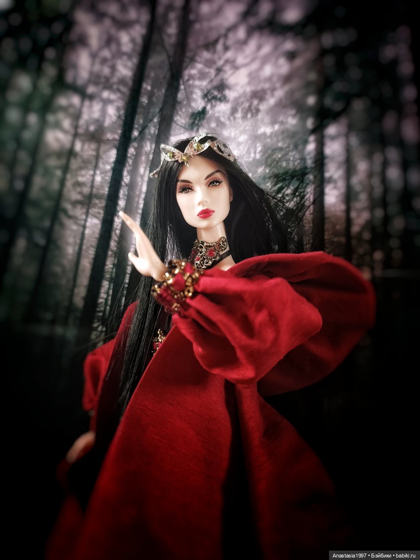 Брюнеток в строю прибавилось