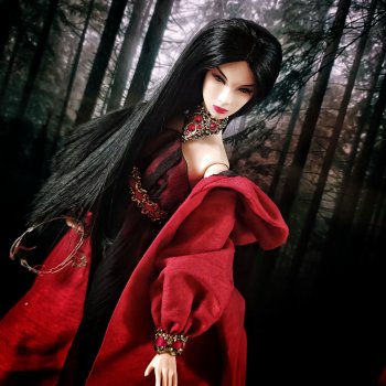 Брюнеток в строю прибавилось