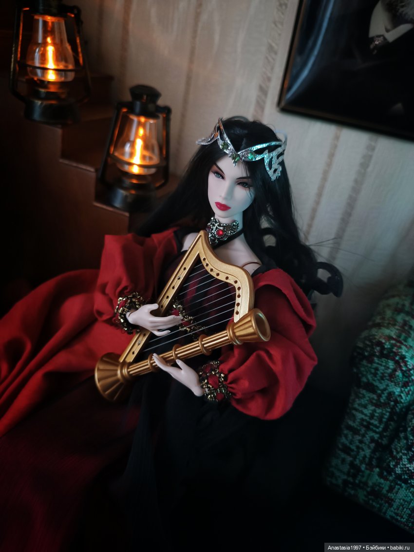 Королевский сплетник /фанатки на музфесте