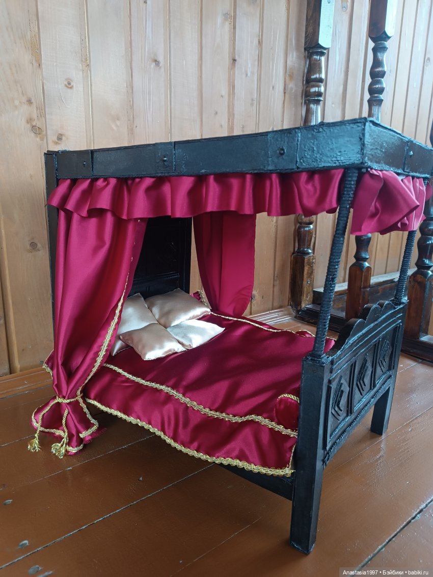 Средневековая кровать — Мебель для кукол и домиков: фото
