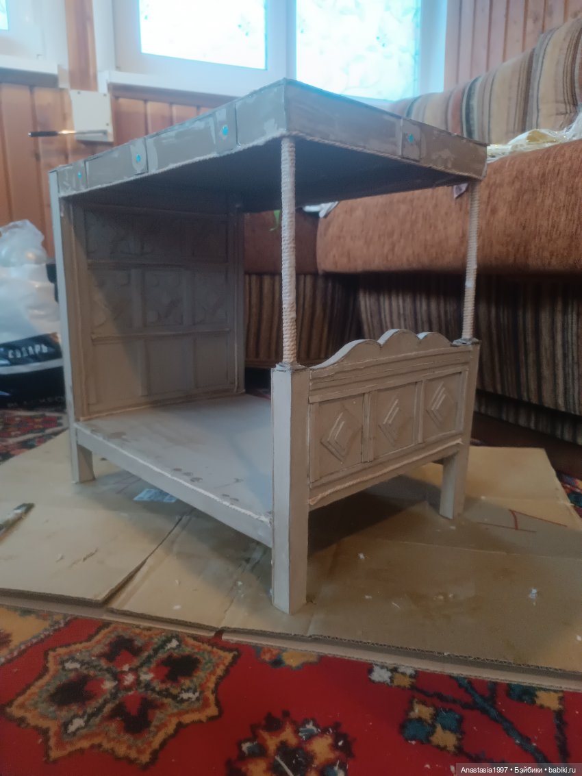 Средневековая кровать — Мебель для кукол и домиков: фото