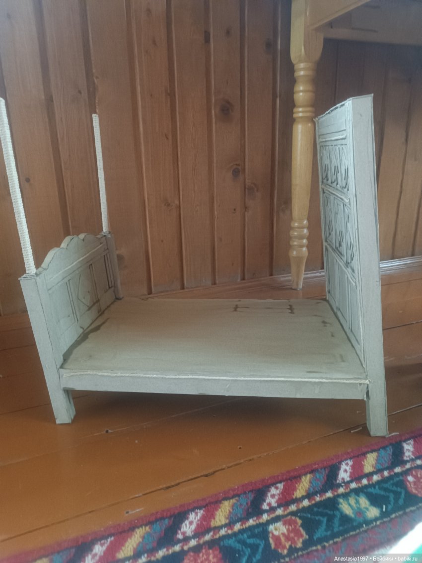 Средневековая кровать — Мебель для кукол и домиков: фото (фото 10)