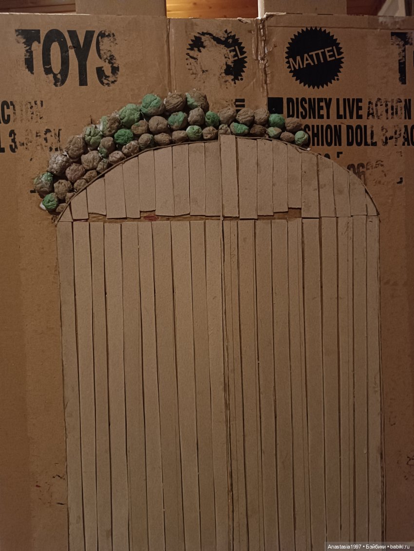 Средневековый замок начинается с ворот