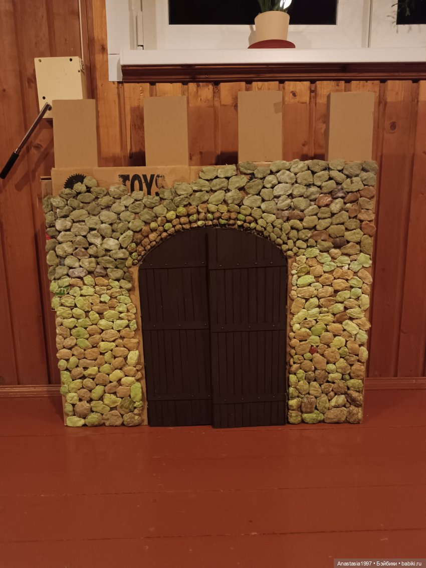 Средневековый замок начинается с ворот