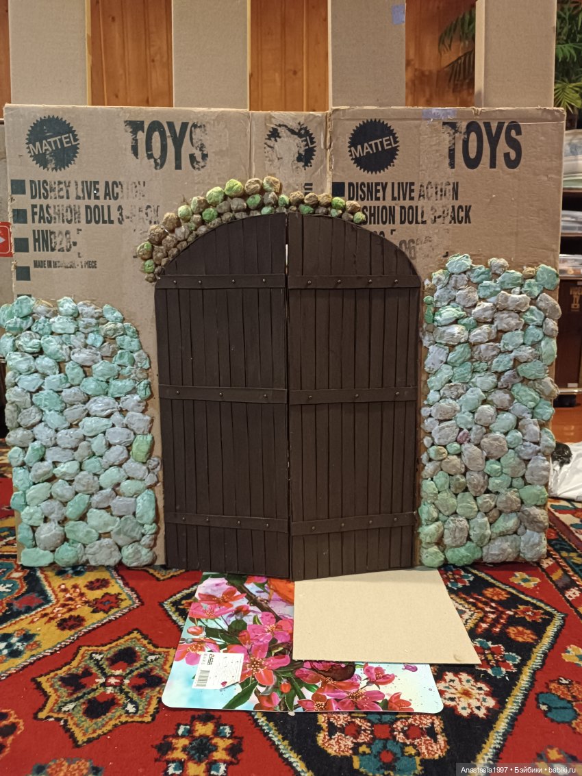 Средневековый замок начинается с ворот