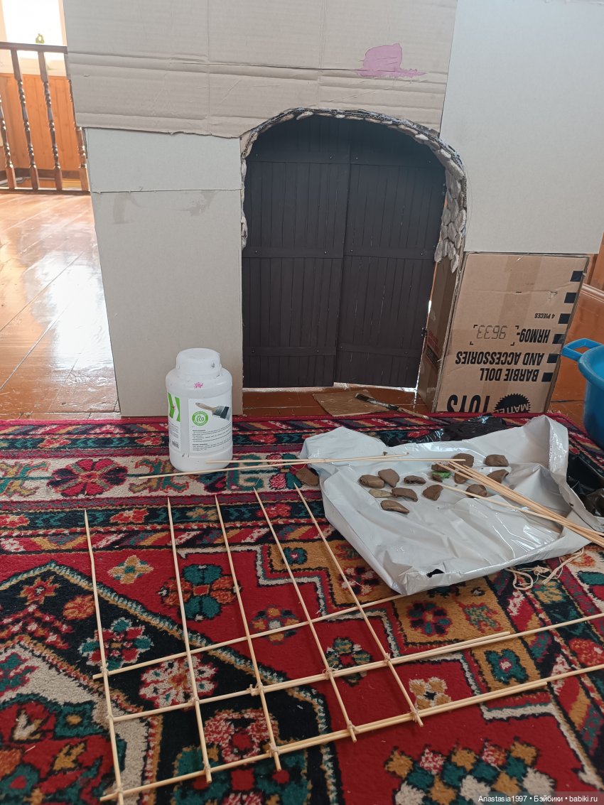 Средневековый замок начинается с ворот