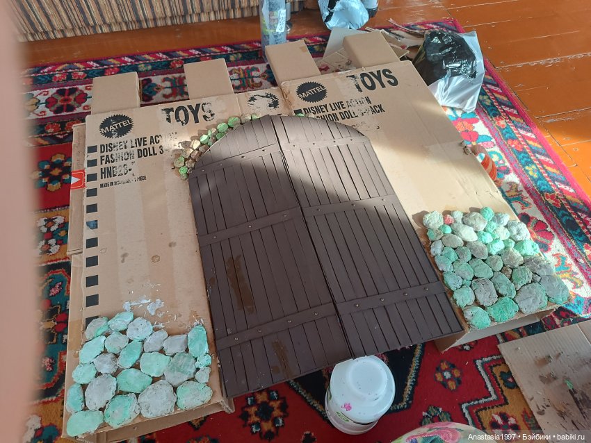 Средневековый замок начинается с ворот