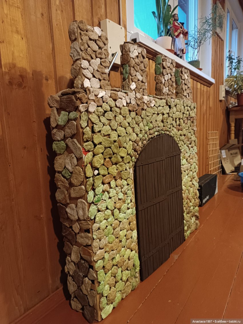 Средневековый замок начинается с ворот