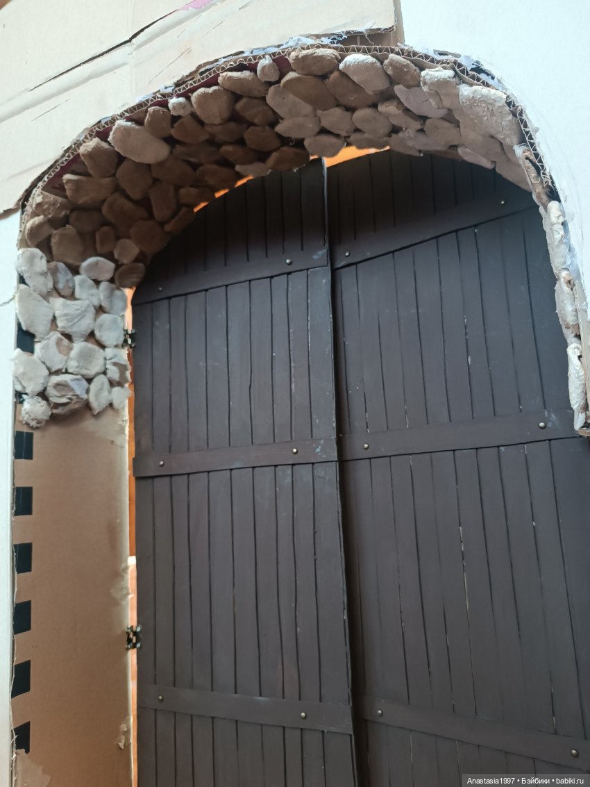 Средневековый замок начинается с ворот