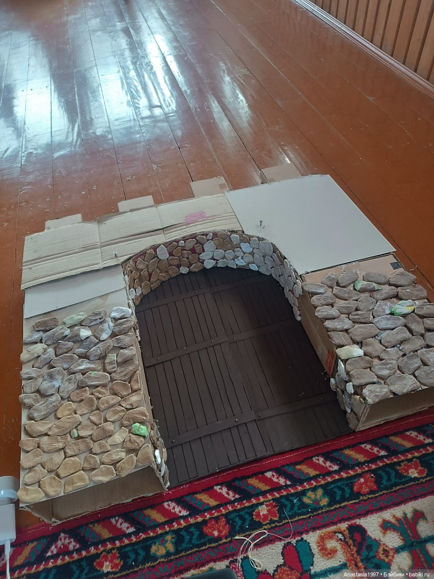 Средневековый замок начинается с ворот