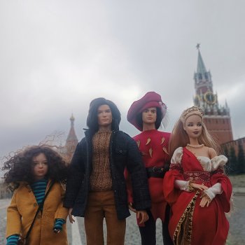 В центре замечена интересная группа...