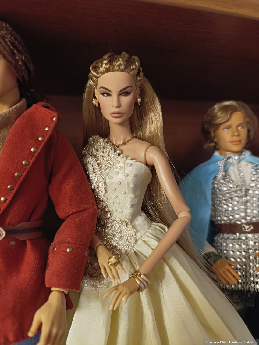 Rayna Ahmadi "Le Cirque Cabaret"