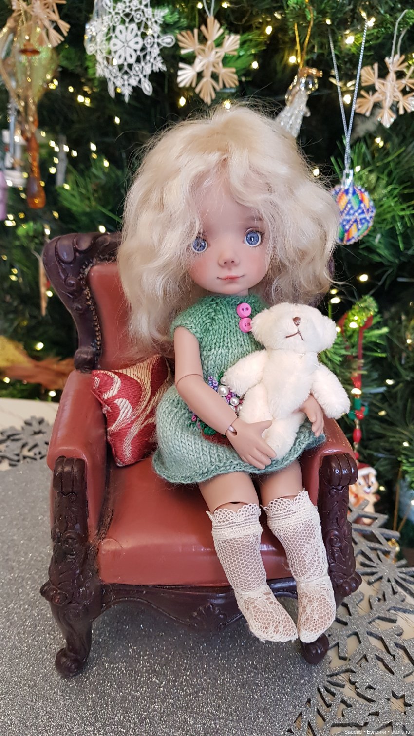 Пусть эта елочка в праздничный час каждой иголочкой радует нас