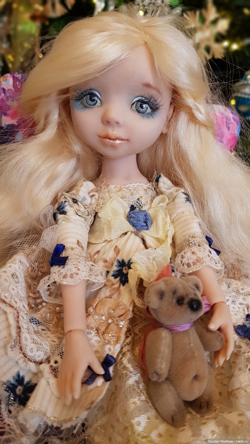 Пусть эта елочка в праздничный час каждой иголочкой радует нас