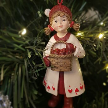 Пусть эта елочка в праздничный час каждой иголочкой радует нас