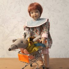 В семье должна быть младшенькая, Чтобы было кого баловать