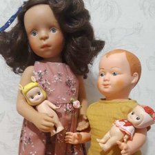 Анаис демонстрирует новое платье