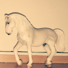 Весна на конюшне