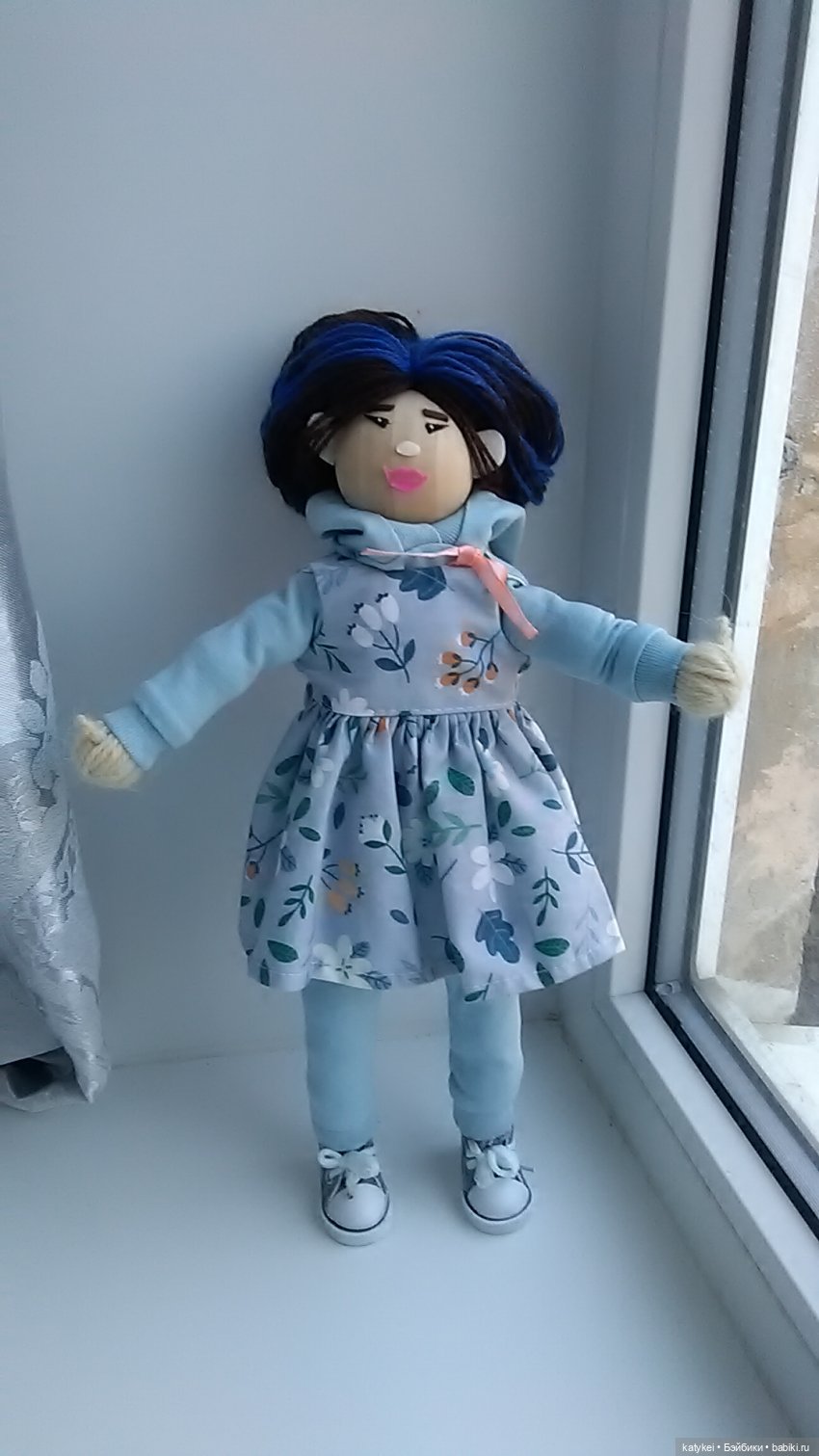 Лаура поздравляет с Пасхой. И новый аут (фото 9)