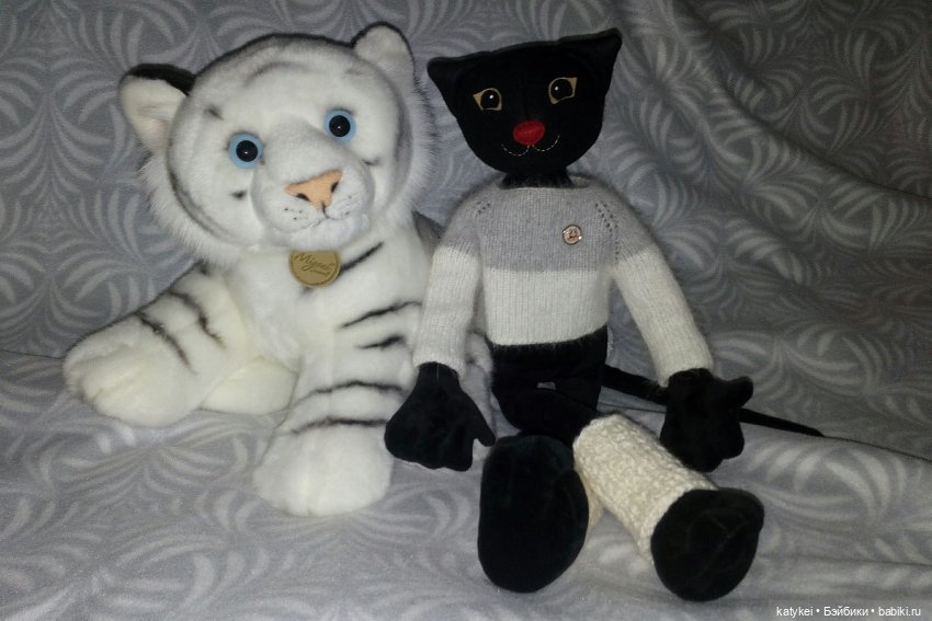 Тигры передают год котикам и зайцам