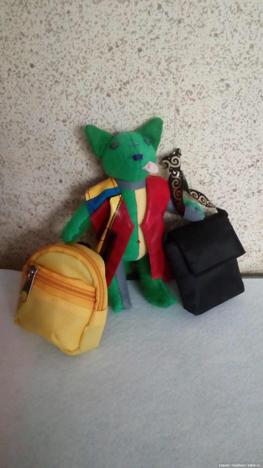 Офицер Лемонграсс собирается в дорогу