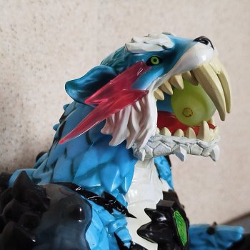 Изюм, критика, Махох и сочинение стихов