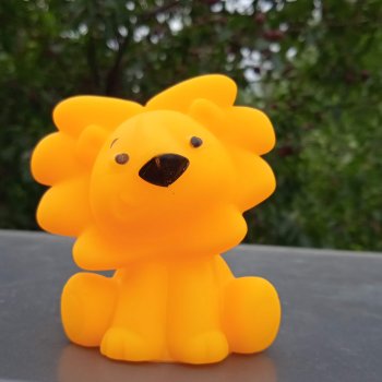 Банановый лев или Все оттенки жёлтого (день льва 2025)