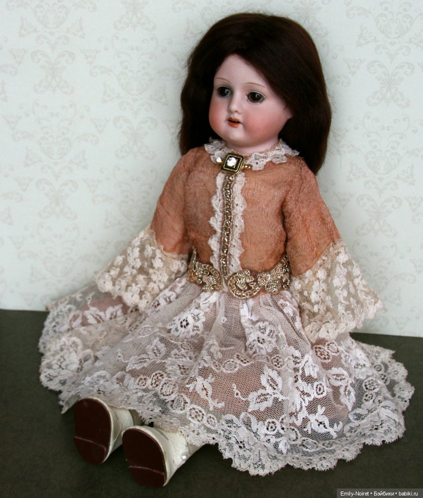 Девочки с историей — Редкие антикварные куклы и реплики: воск
