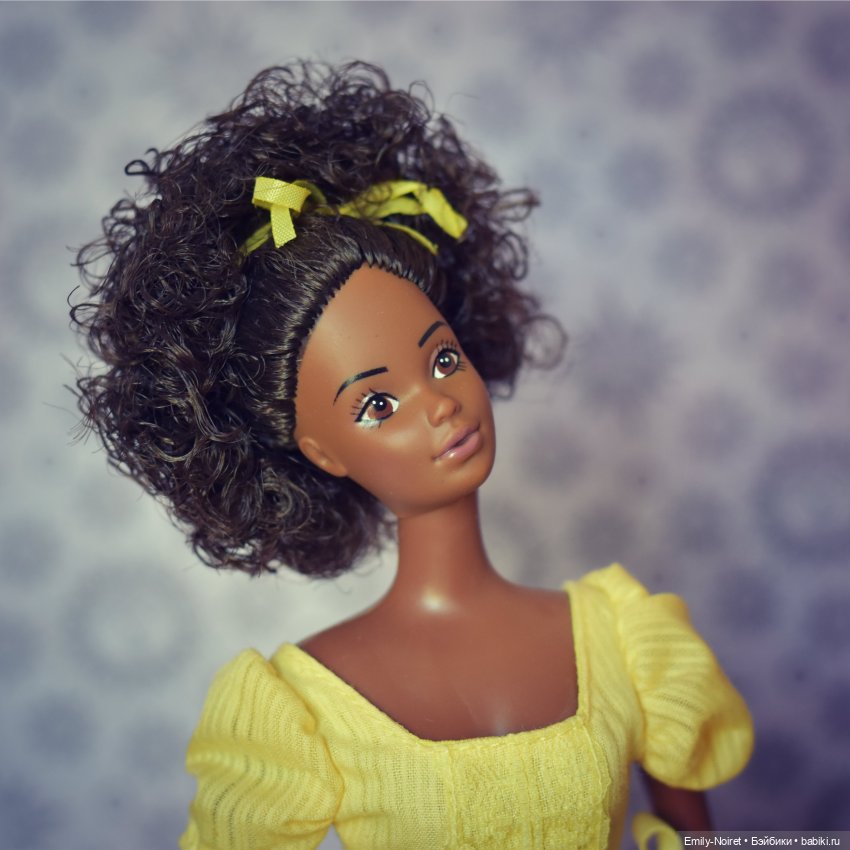 Magic curls. 1982 Magic Curl Barbie. Magic Curl Barbie. Magic Curl Barbie 81 год. Barbie curly hair with Dress.