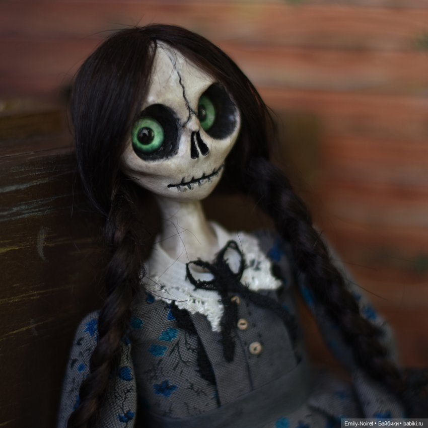 Зеленоглазая Венсдей Аддамс (фото 6)