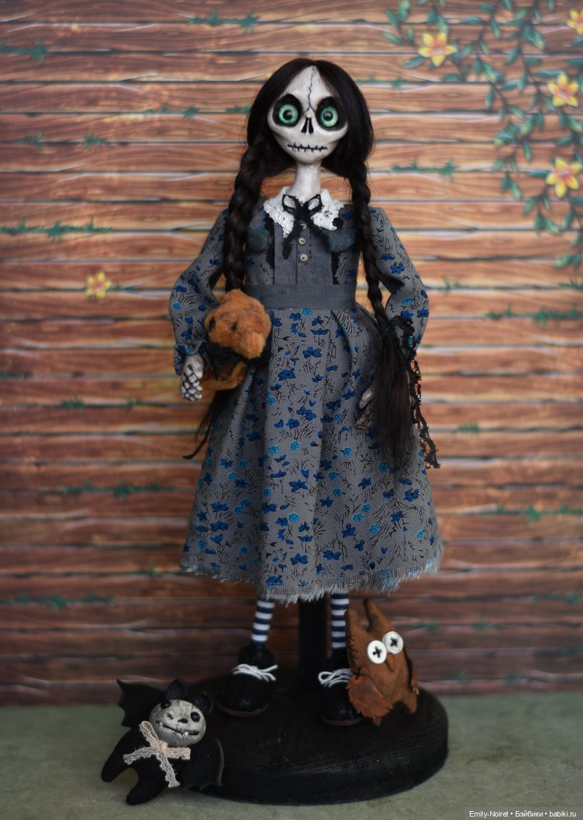 Зеленоглазая Венсдей Аддамс