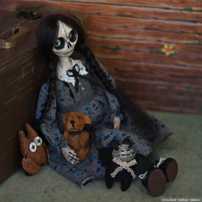 Зеленоглазая Венсдей Аддамс (фото 5)