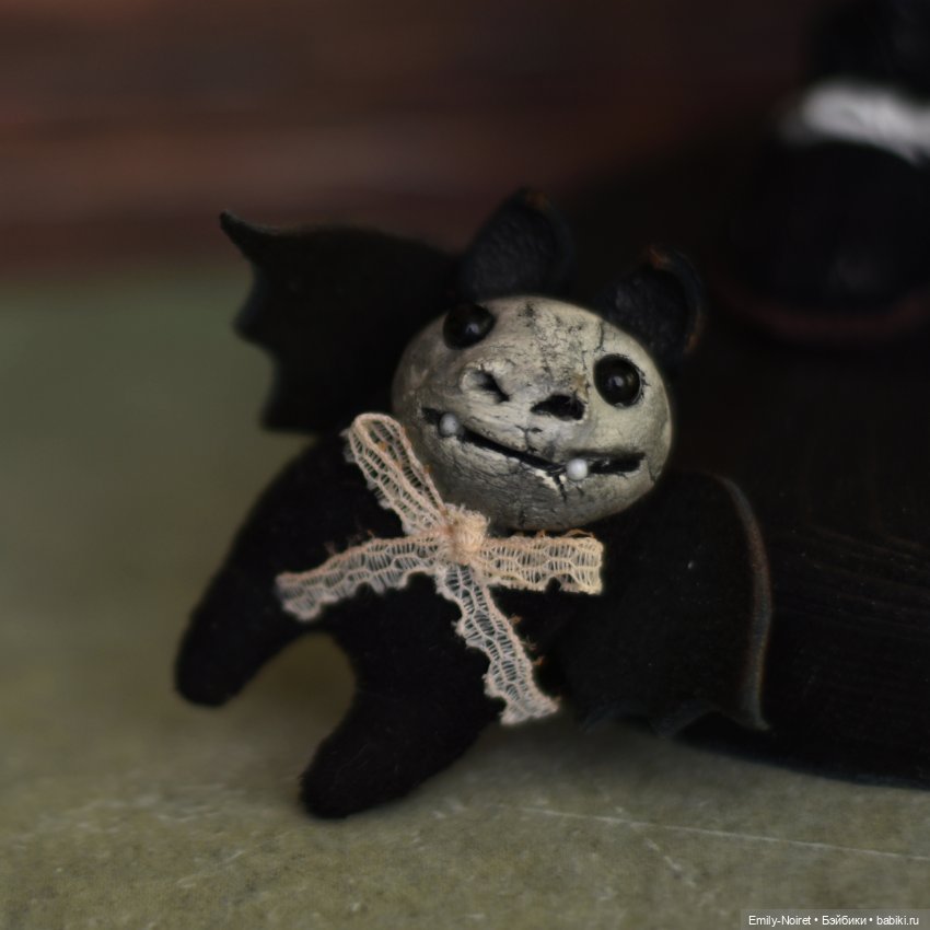 Зеленоглазая Венсдей Аддамс (фото 3)