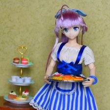 Бутербродик не желаете? Или пироженку?