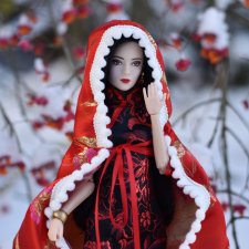 Девушка в красном