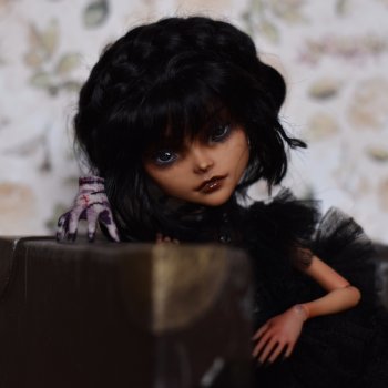 Уэнсдей и Вещь