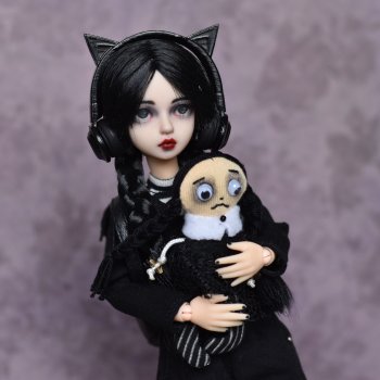 Кукла для Уэнсдей