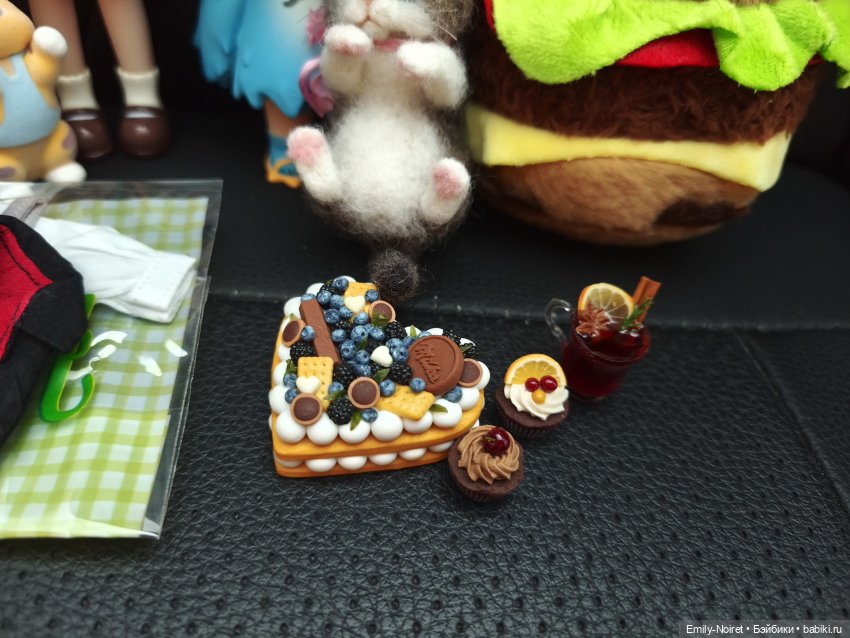 Подарки на День Рождения — Коллекции игровых кукол (Playline): фото полок (фото 6)