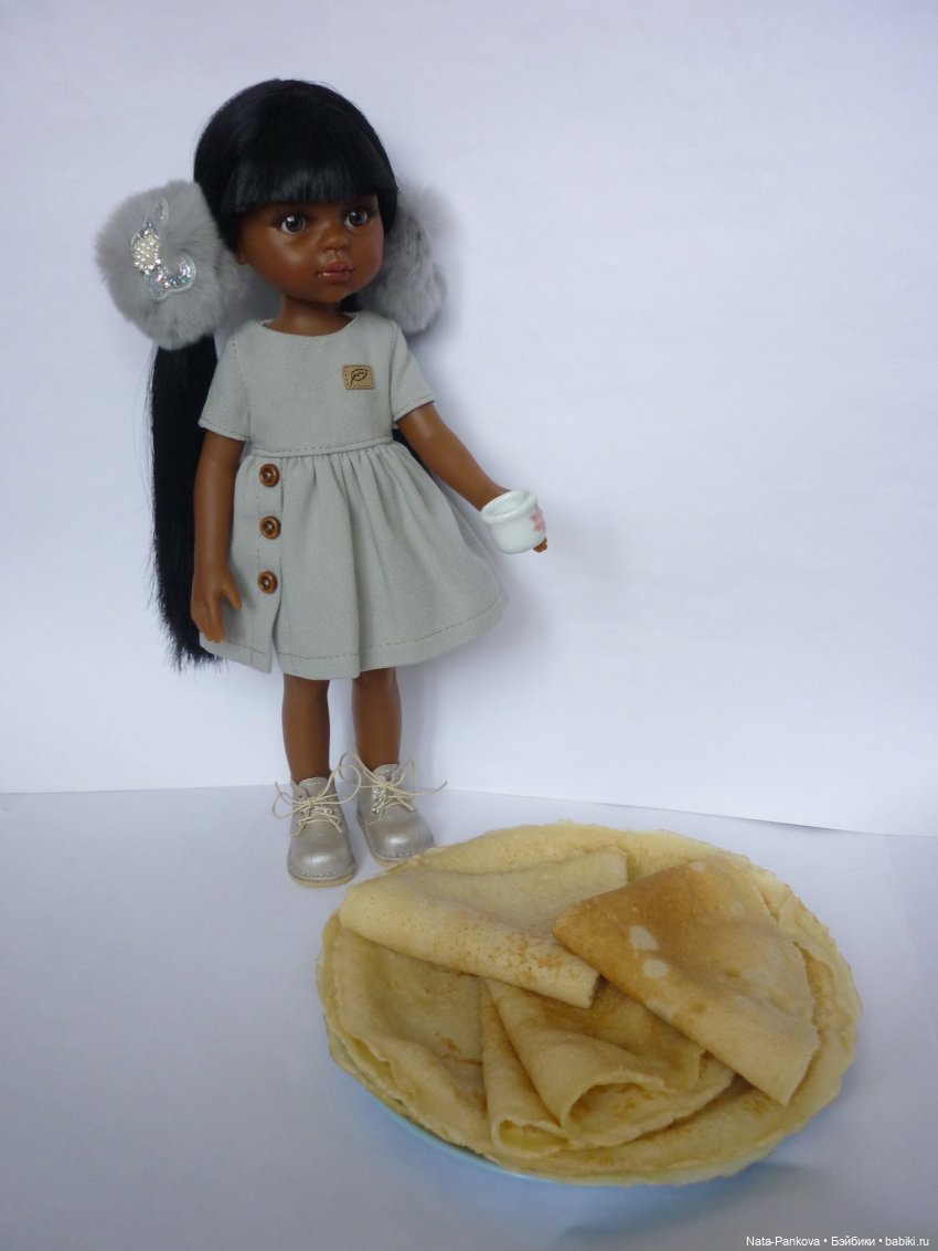 Куклы и Масленица — Коллекции игровых кукол (Playline): фото полок (фото 2)