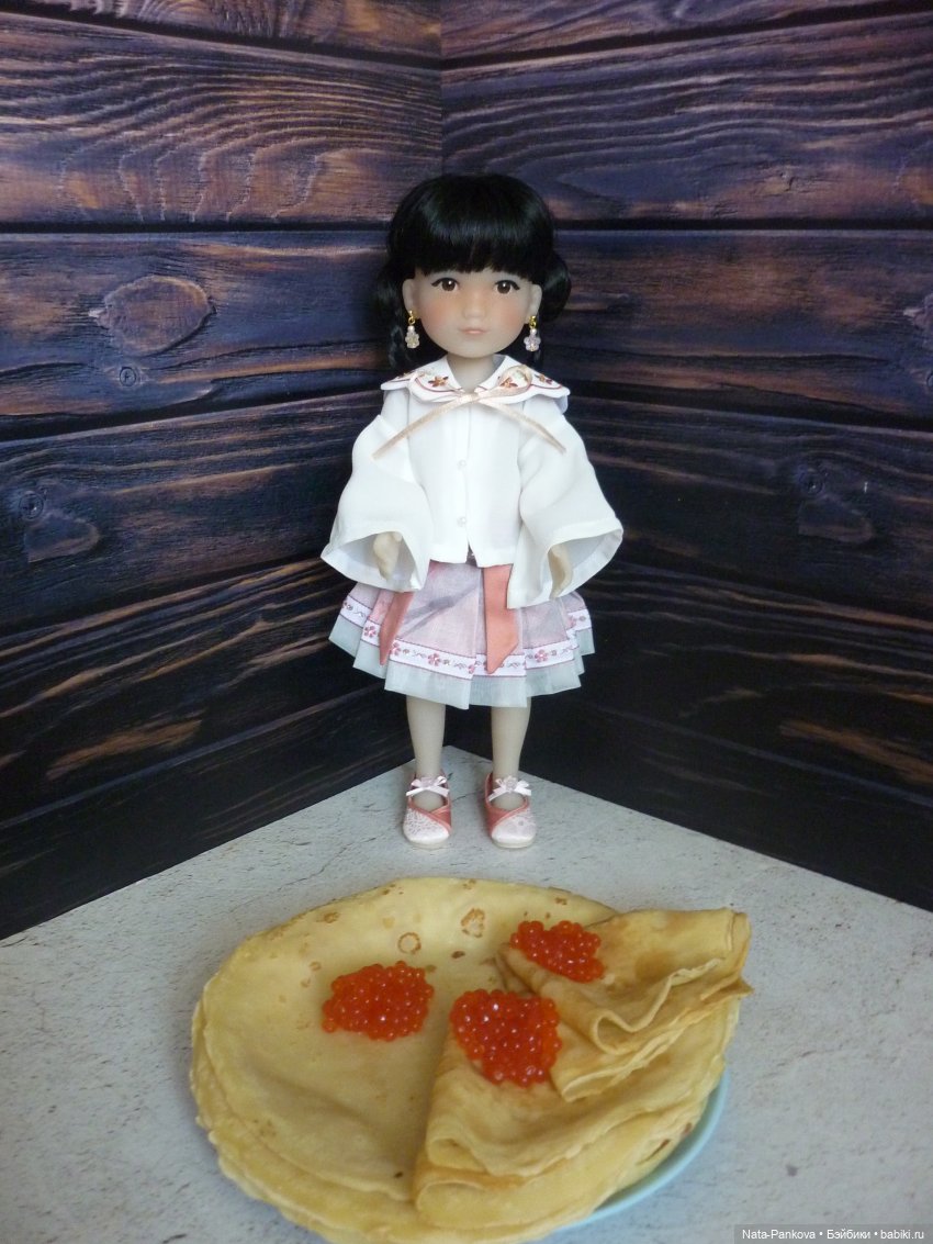 Куклы и Масленица — Коллекции игровых кукол (Playline): фото полок (фото 3)