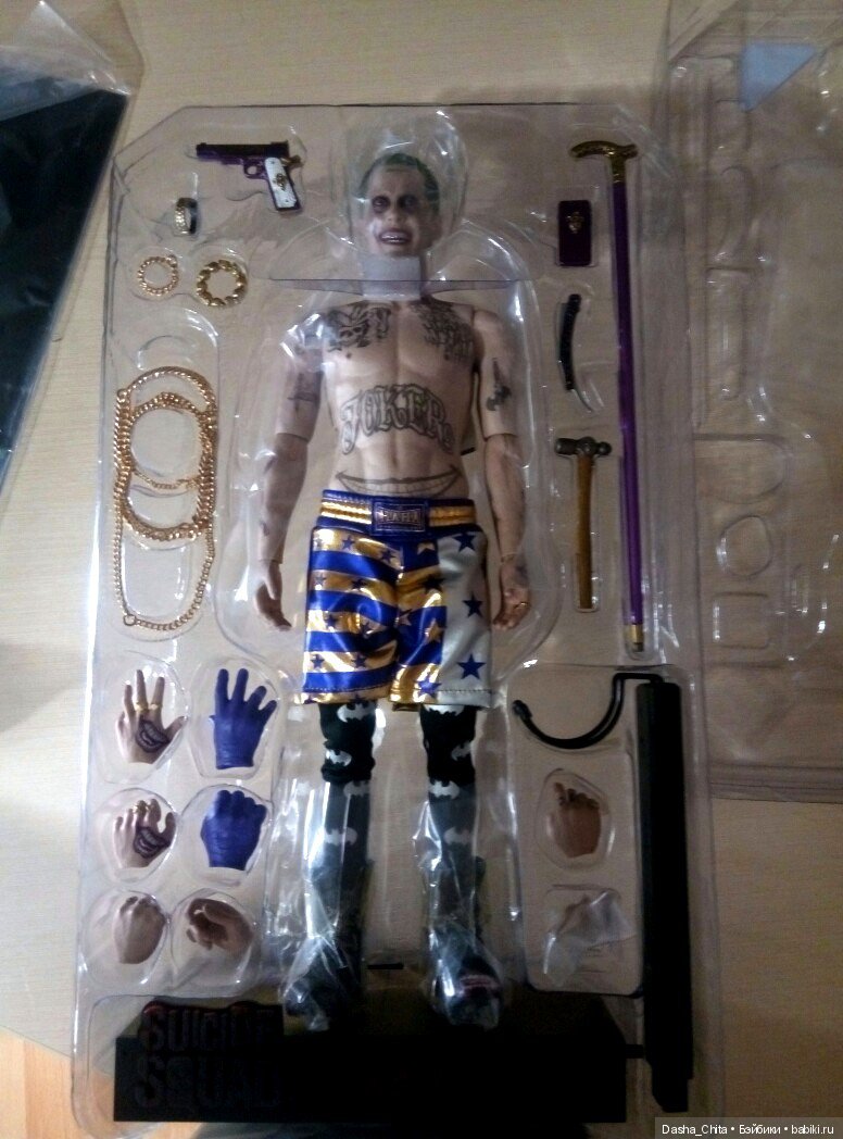 Обзор Пудинга Харли Квинн (Hot Toys Joker MMS382 (версия в фиолетовом пальто:специальное издание) Suicide Squad ) (фото 5)