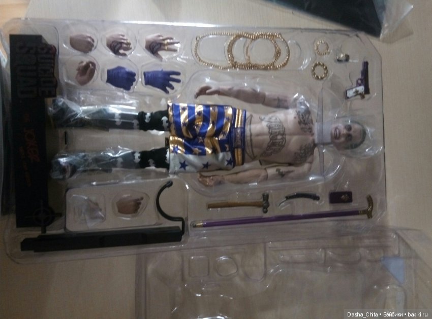 Обзор Пудинга Харли Квинн (Hot Toys Joker MMS382 (версия в фиолетовом пальто:специальное издание) Suicide Squad ) (фото 6)