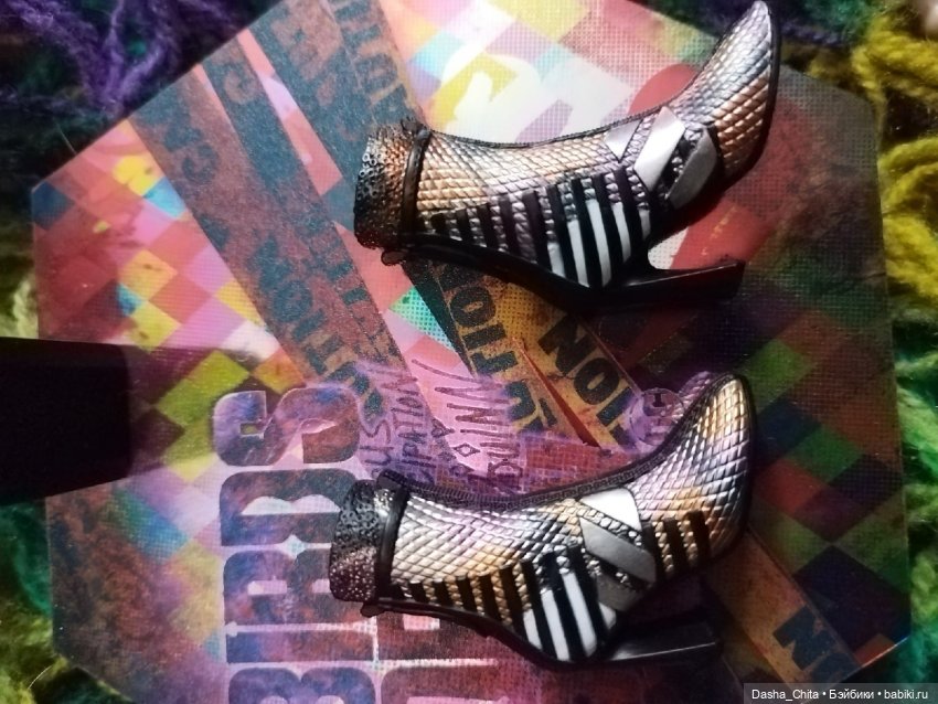 Харли Квинн из Хищных птиц: обзор фигурки Hot toys (Caution Tape Jacket Version)