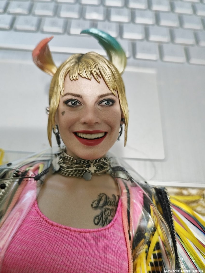 Харли Квинн из Хищных птиц: обзор фигурки Hot toys (Caution Tape Jacket Version)